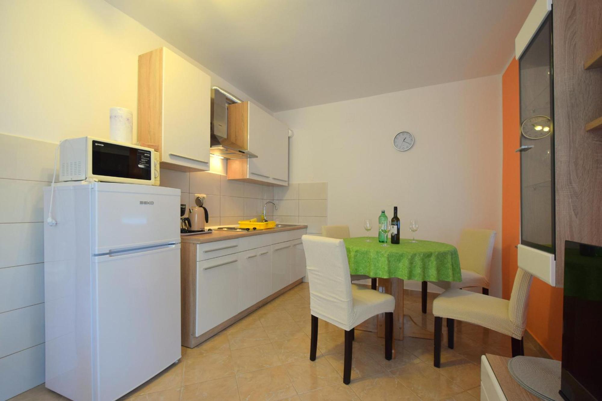 Apartments Cindric Malinska Buitenkant foto